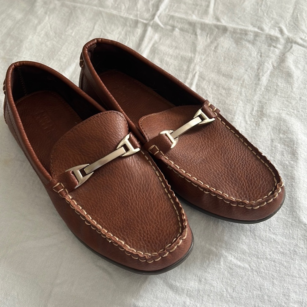 Simply styled slip on/ loafer shoes